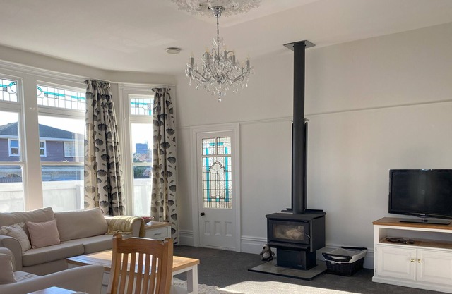 3 Bedroom Villa Central Cashmere, Separate Units
