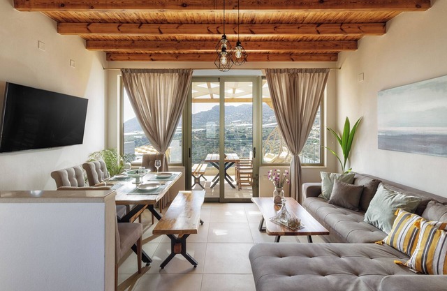 3-bedroom villa in peaceful Makry Gialos with AC, WiFi
