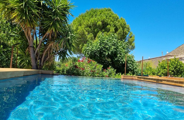 3 bedroom villa, swimming pool, pétanque court, 15 min from the sea