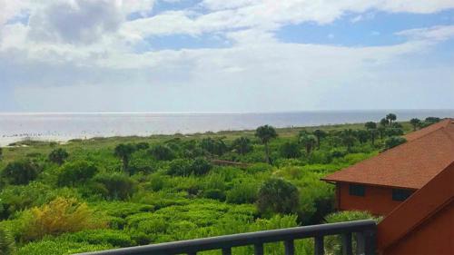 3-Bedroom Villa with Breathtaking Gulf Views & Rooftop Sundeck - Private Beach