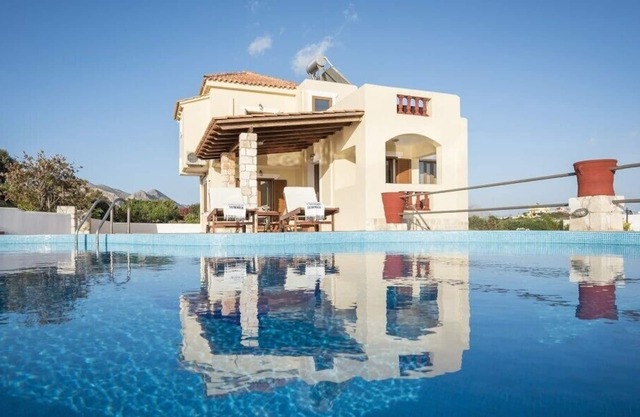 3-Bedroom Villa with Heated Pool & Splendid Sea View