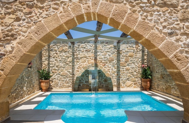 3-bedroom Villa with Private Pool & Jacuzzi by Delfus