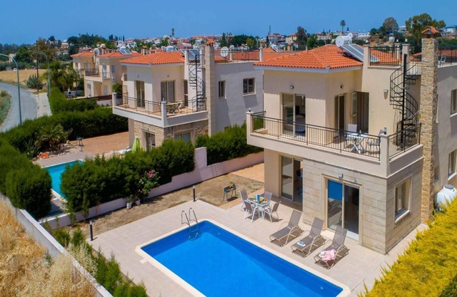 3 bedroom villa with impressive private pool