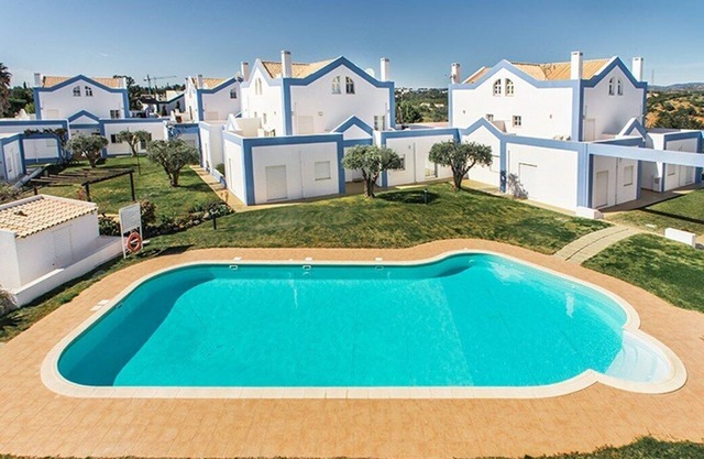 3 bedroom Villa with large Private Terrace, Free Wifi&Pool in Quinta do Perogil