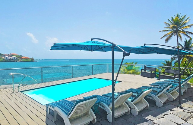 Villa frente al mar, pontón privado 3 dormitorios