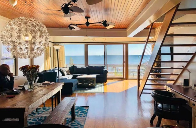 3 bedroom, waterfront cottage on the shores of the Chesapeake Bay.