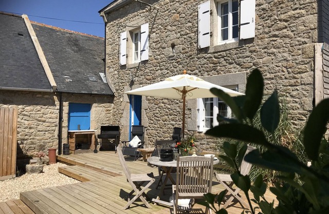 3 bedroomed Breton stone farm house 800mt from the sea
