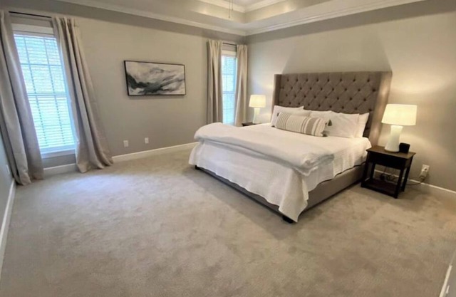 3 Bedrooms 1 mile from campus