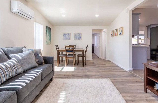 3 Bedrooms, 2 Bath, Free Parking, Wifi, & Back Yard