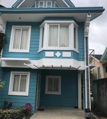 3 Bedrooms 3 Baths Victorian style Townhouse Fully Furnished