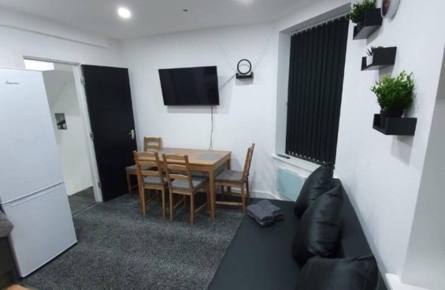 3 Bedrooms Apartments Near Town Center