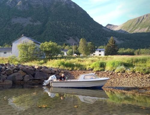 3 bedrooms holiday apartment near the sea Medby Senja