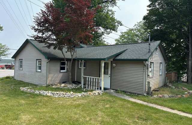 3 Bedrooms House with Torch Lake Sandbar View - Brand New Listing