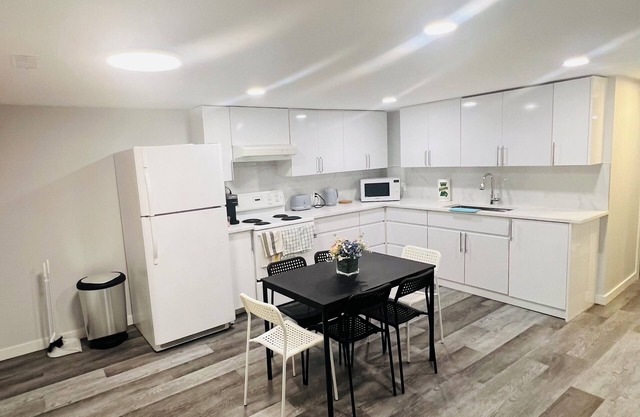3 Bedrooms in Vancouver (Close to PNE and Downtown)
