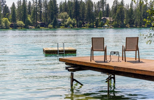 3 Bedrooms l Sleeps 9 Adults l Rosen Lake