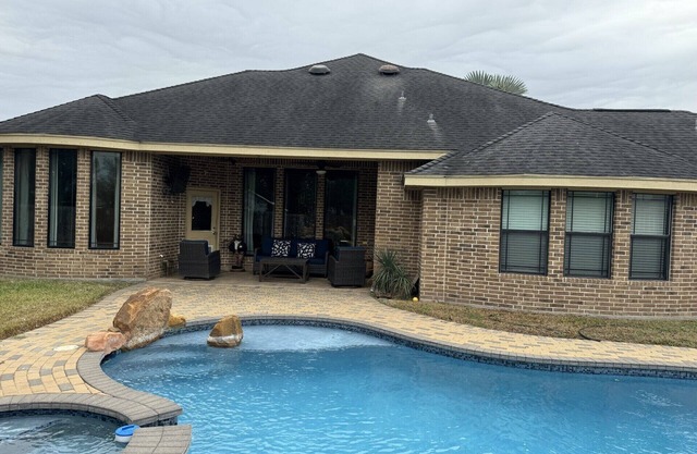 3 bedrooms, office, 3.5 bathrooms, and a pool.