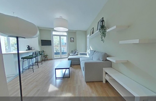 3 bedrooms-Very bright and spacious appt- wifi