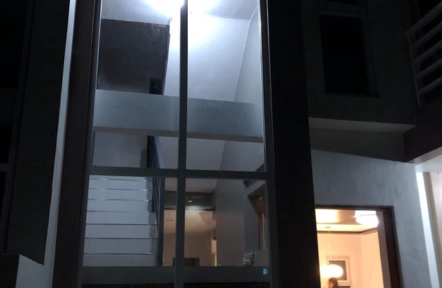 3 HABITACIONES / 4 BAÑOS A ESTRENAR - CASA DE CIUDAD DE 3 PISOS en BACOOR