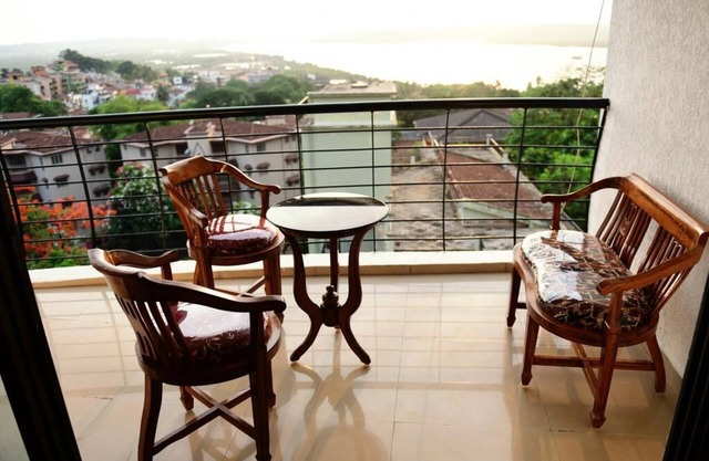 APARTAMENTO DE 3 BHK CON VISTA AL RÍO