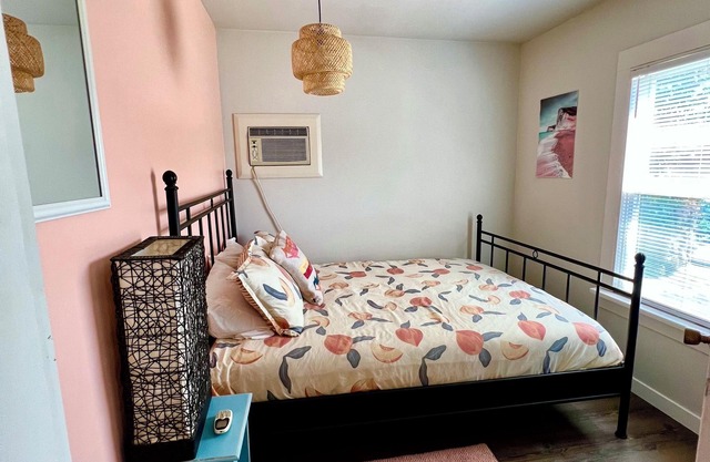 3 Blocks to Beach & Downtown Charming Character Home, Large Backyard
