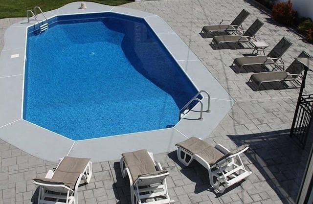 A 3 cuadras de la playa y una piscina en tierra.