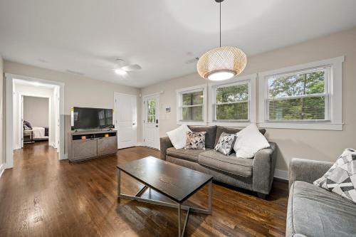 3 BR 12 Mins from Atl Airport & Near Downtown
