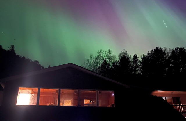 3 BR 22 bed newly renovated restaurant and bar w/ spectacular views of Mt Kineo