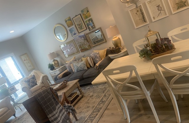3 BR/3BA NewTownhouse 1.5 miles from campus, walk to downtown restaurants.