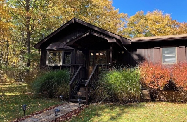 3-BR Cottage w/ Game Room, Firepits, Lake Nearby in Highland Lake