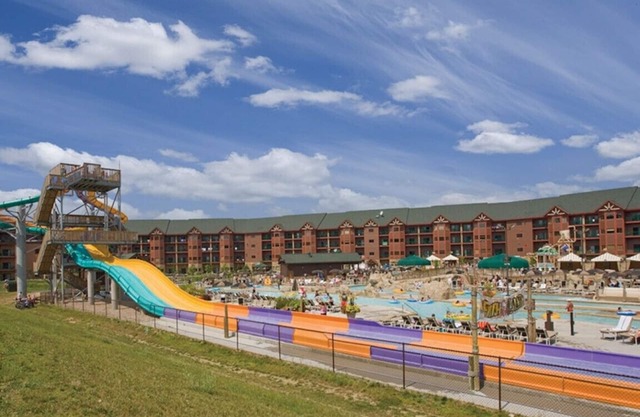 3 BR Dlx -10 FREE Wilderness Water Park Passes per night Included! 25% Deposit!