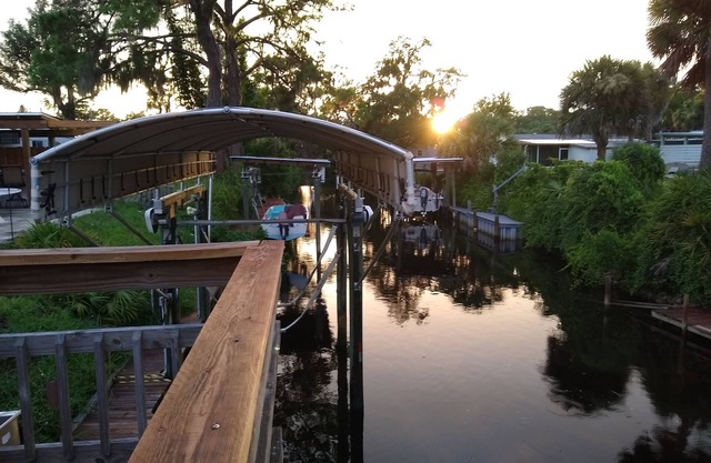 3 BR home on a canal in Paradise - 10 mins from many beaches!