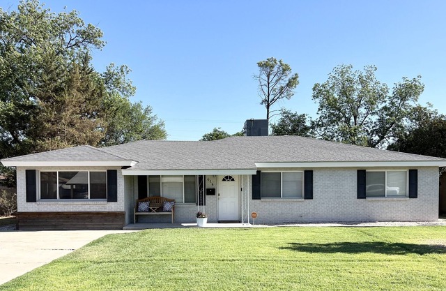 3 BR House with HUGE fenced Yard