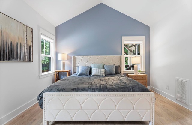 3 BR, Sleeps 8, NEW, Work Space, Mins to Dwn Twn Raleigh
