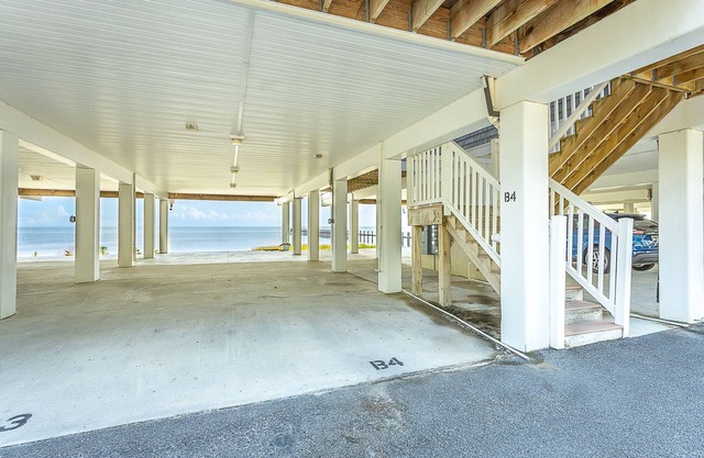 3 Buoys and A Gull! 3BR/3.5BA waterfront condo