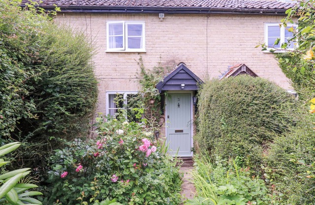 3 CANADA COTTAGES, romantic, character holiday cottage in Hadleigh