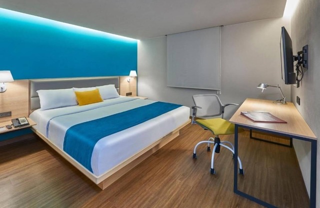 3 Contemporary Rooms for Transit Travelers w/ Kitchenette & Free Breakfast
