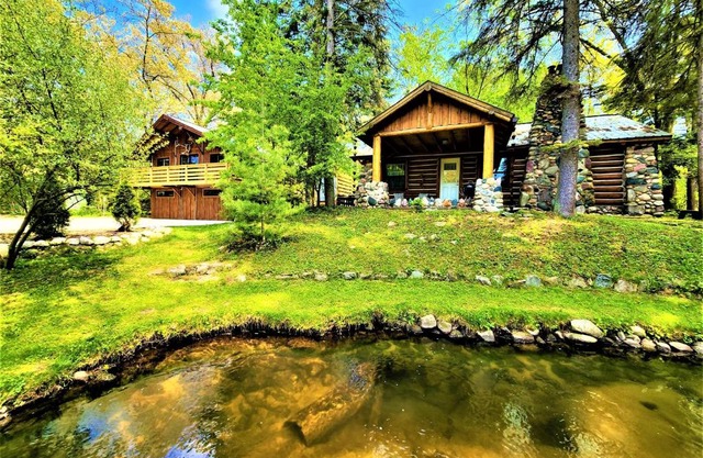 3 Cottage Exclusive Retreat-Hot Tubs-Walk to Beach