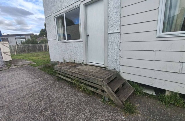 3 Double 1 Sofa Beds House 22B