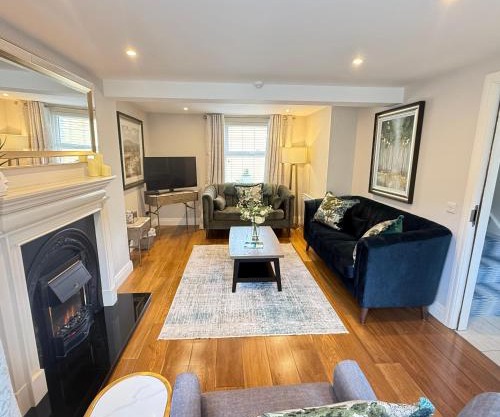 3 Fair Hill House centrally located with parking and wifi sleeps 6