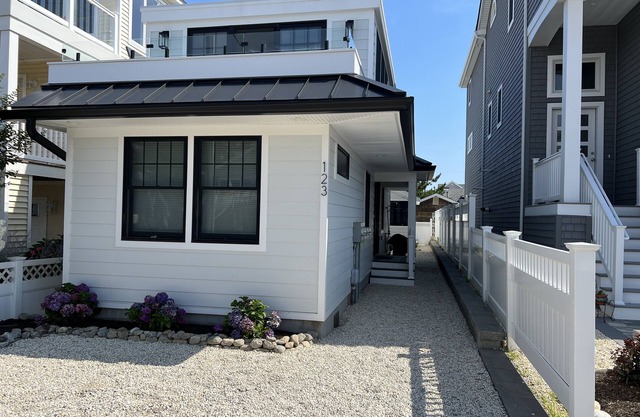 3 from beach, 3 bedroom 1.5 Bath!