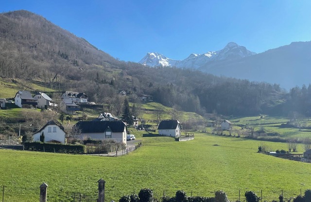 3* gîte "La maison Salanave" with garden and SPA Ossau valley mountain view