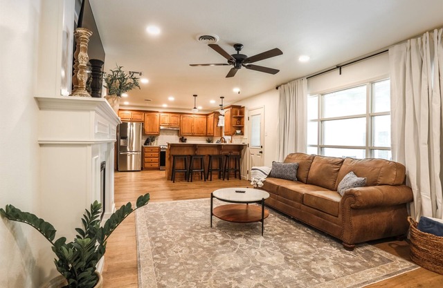 3 Kings and the Twins 4 Bedroom Remodeled 5 Minutes to Tech