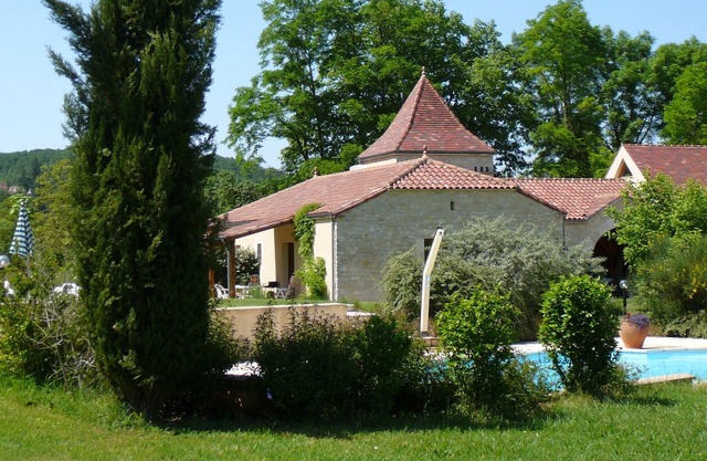 3 casas de vacaciones de lujo con piscina en una pequeña finca en Dordogne / Lot