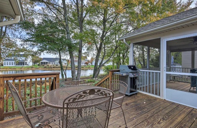 3 Mi to Bethany Beach Gem with Deck and Pool Access
