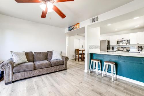 3 Mi to Dtwn Gated Condo with Patio in Reno!
