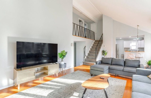 3 Mi to Dtwn: Home w/ Yard in Newark