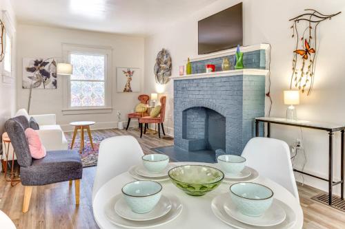 3 Mi to Dtwn Indy Pet-Friendly Home with Backyard!