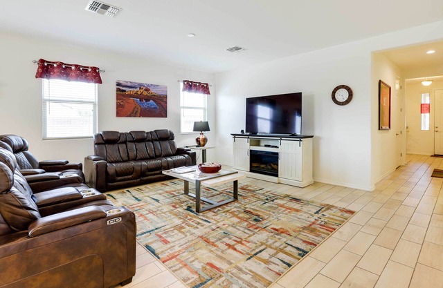 ¡NUEVO! Desert Den w / Oasis, 3mi to Goodyear Ballpark!