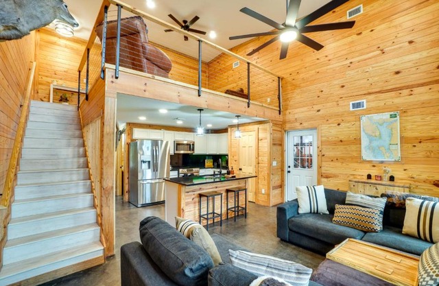 3 Mi to Lake Harney Home on 6 Acres with Fire Pit