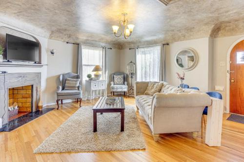 3 Mi to Pueblo Riverwalk Quiet Home with Patio